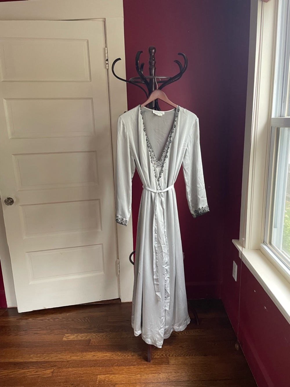 Oscar de la Renta Silver-Gray Satin Long Robe with Embroidered Trim